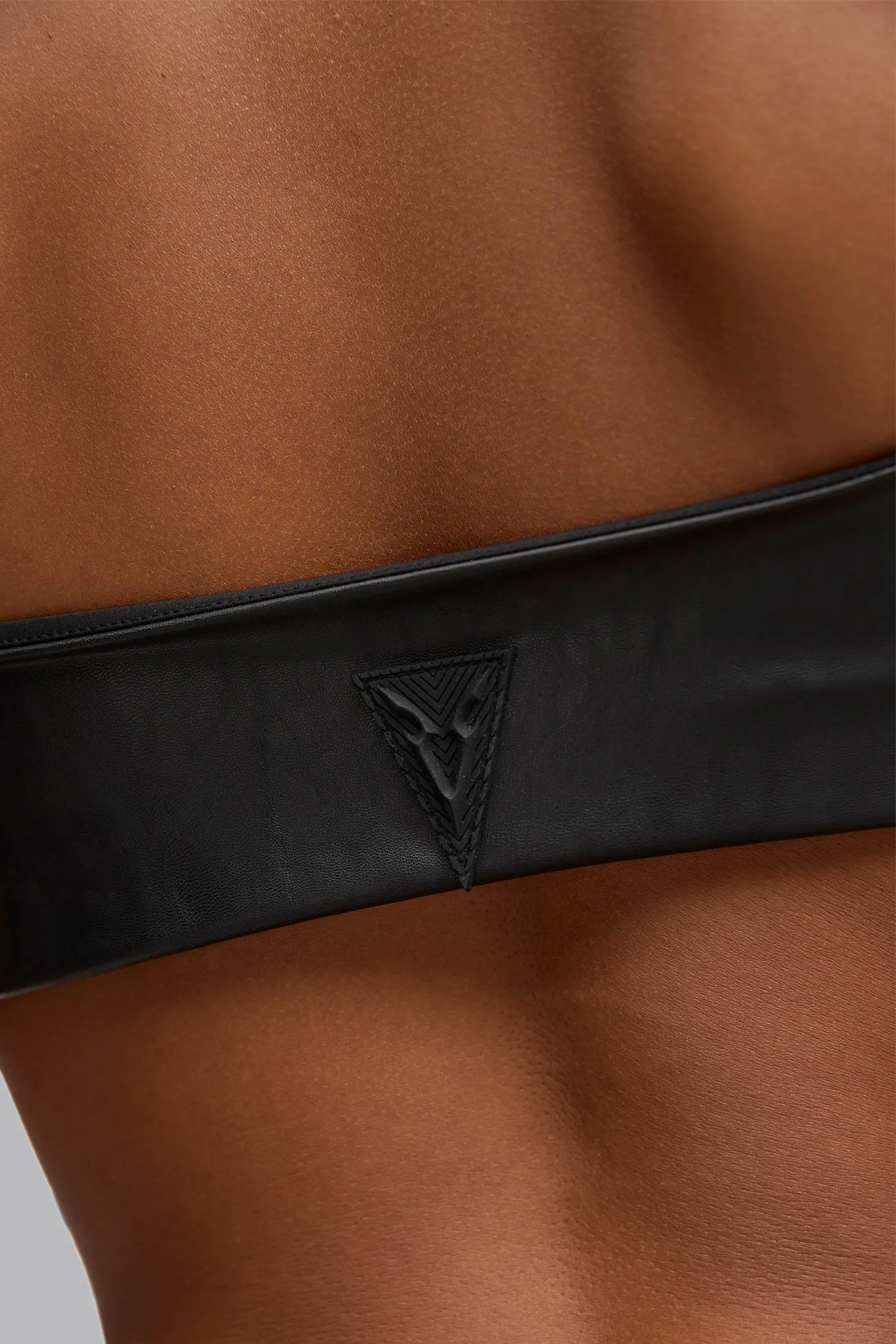 V_GAN LEATHER BOXY BRALETTE - Black