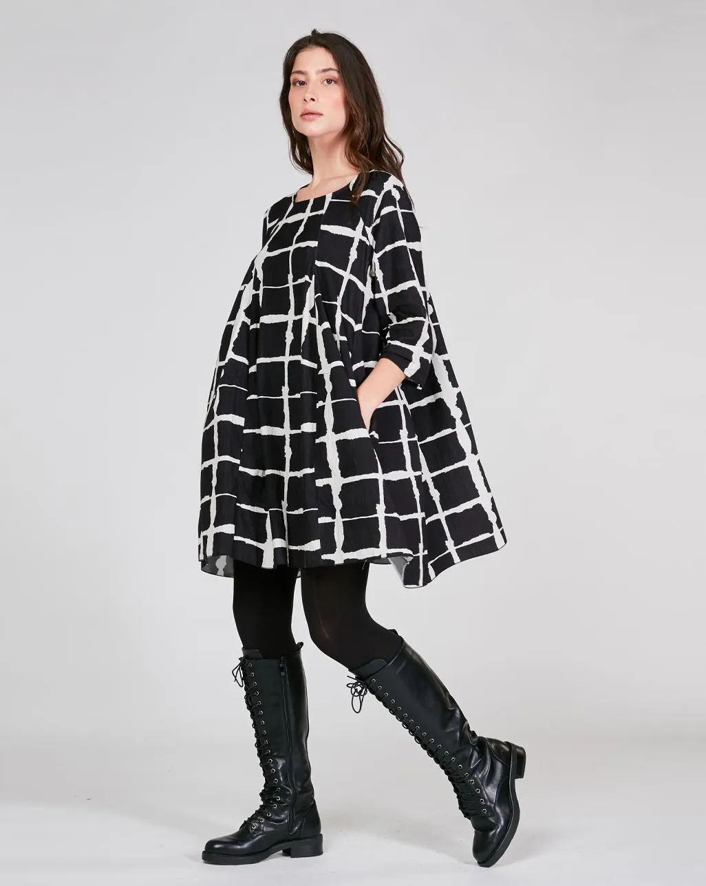 Wave Grid Line Pleated Babydoll Dress