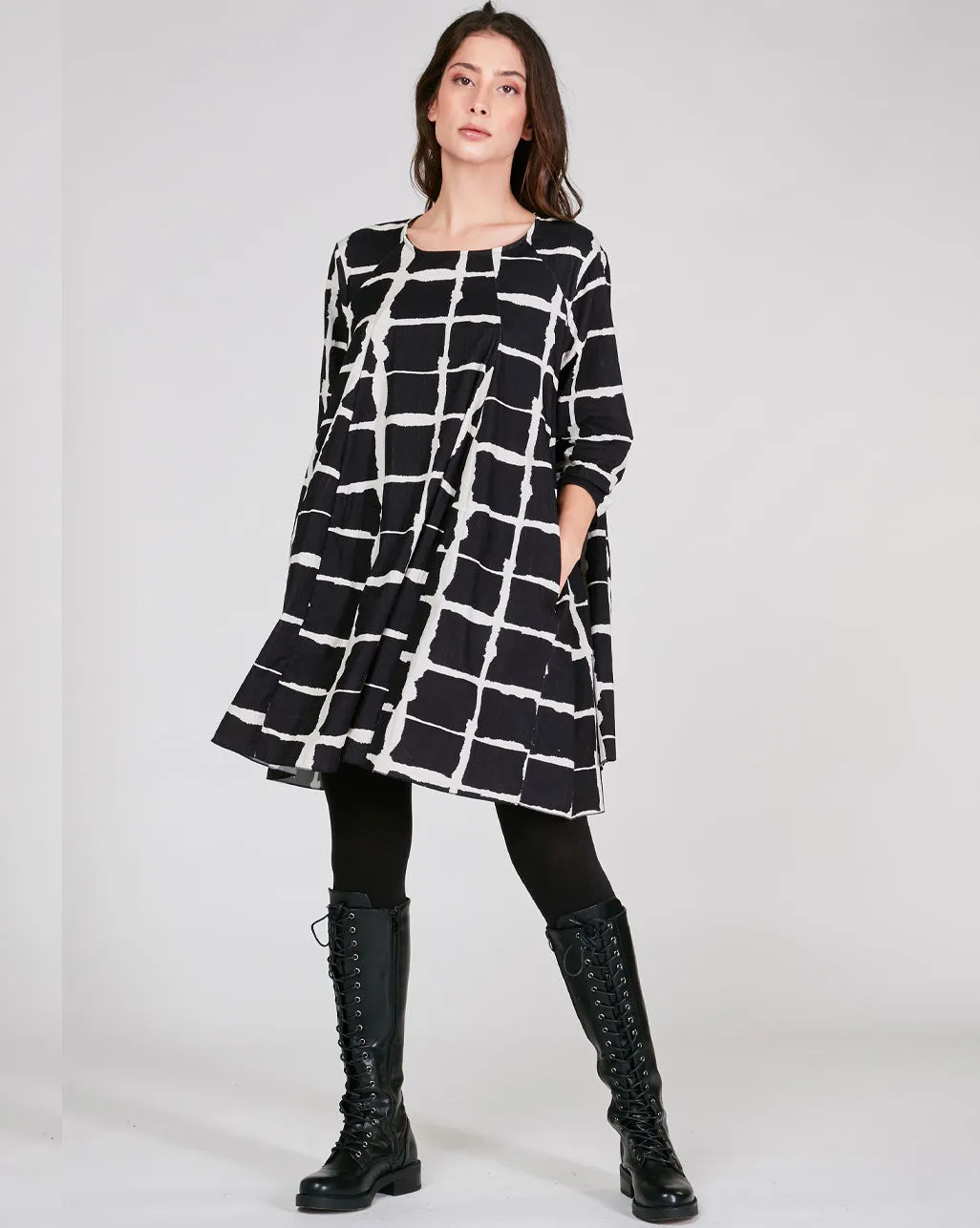 Wave Grid Line Pleated Babydoll Dress